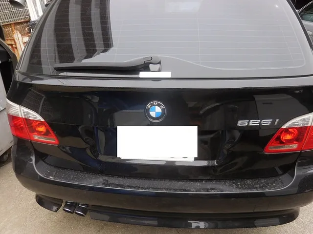 BMW525Iバックであてたバックドア、バンパー修理安い　神戸　