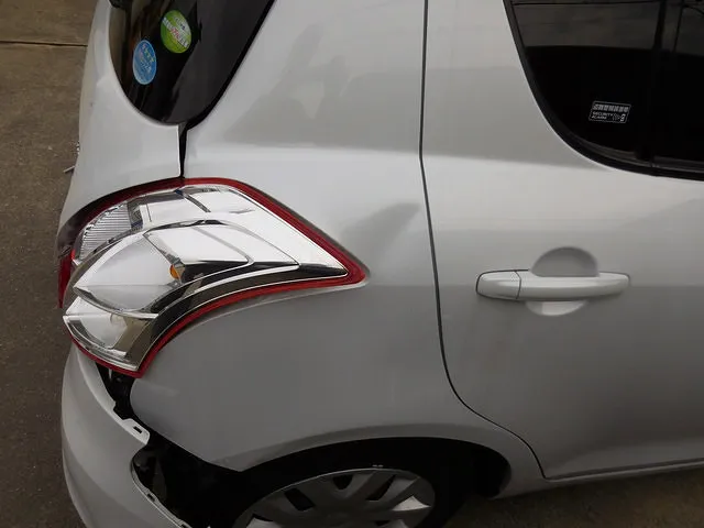 スズキ スイフト事故 スズキ スイフトスポーツ(CBA-ZC32S) 左側面事故 キズ＆へこみ