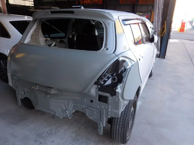 スズキ スイフト事故 スズキ・スイフトで追突した事故修理で保険なし 格安・安全・キレイ