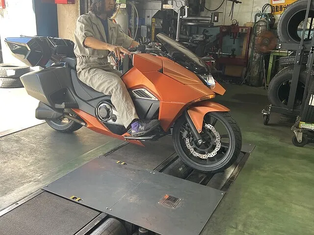 バイク車検　ホンダ NM4　ブレーキパッド交換・エンジンオイル交換｜神戸市中央区　車検・整備