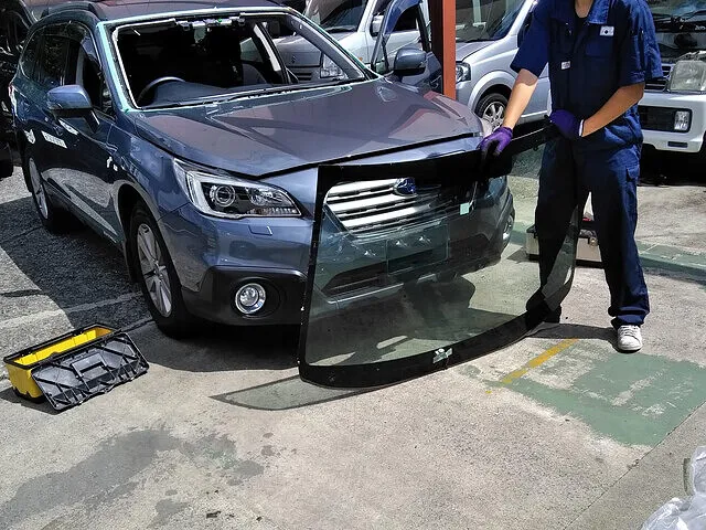 フロントガラス交換 スバル レガシー｜車修理 東京都 足立区