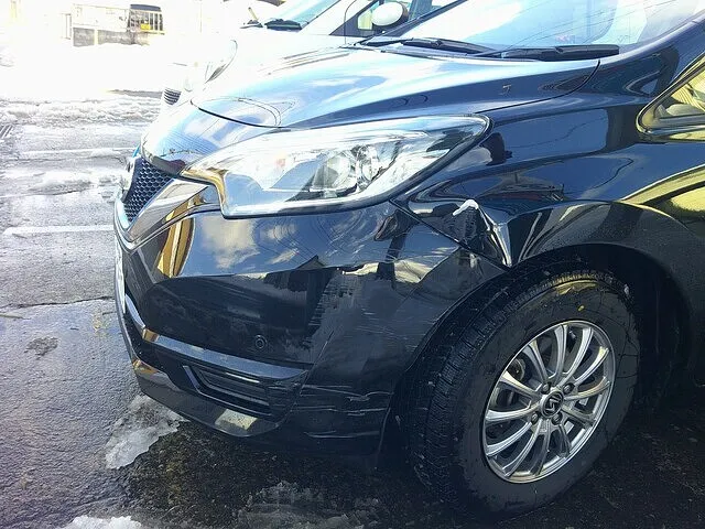 会津若松市　鈑金塗装　日産 ノート　フロントバンパー・ヘッドライト修理・フロントフェンダー交換