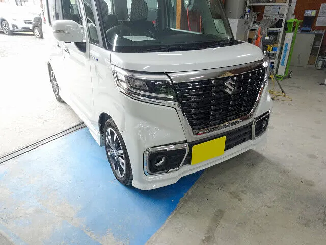 浜松市　フロントバンパー交換・フロントフェンダー交換　キズ・へこみ修理　スズキ スペーシアカスタム｜板金塗装