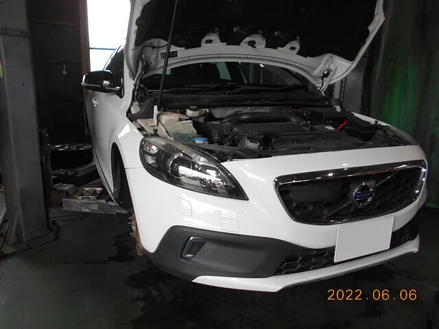掛川市　バッテリー交換　警告灯の点灯修理　ボルボ V40 クロスカントリー｜車検・整備