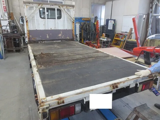 トラック　荷台腐食修理