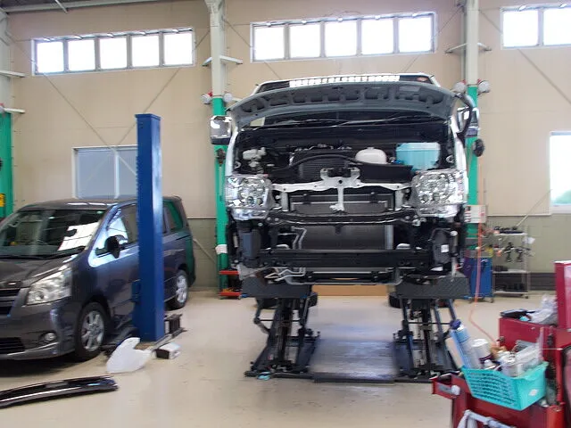 海津市　新車トヨタ200系ハイエーススーパーGL　リップスポイラー・ホーン・LEDフォグランプ・車幅灯取付