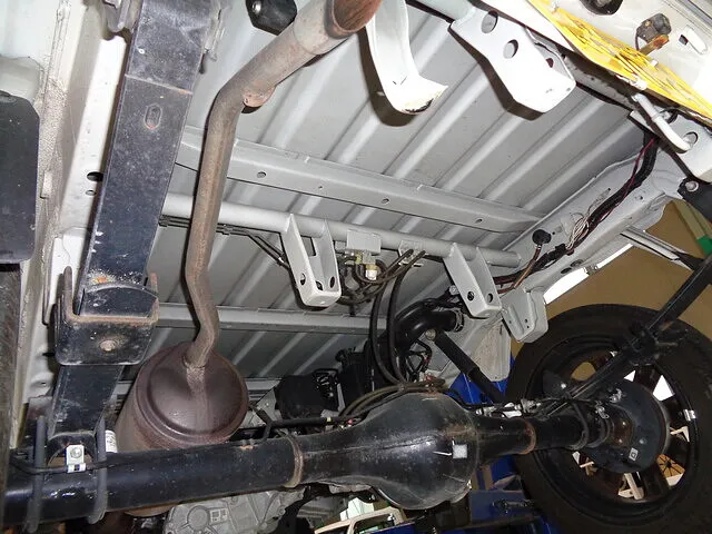 海津市 ダイハツ ハイゼットトラック リコール対策燃料タンクのポンプ交換