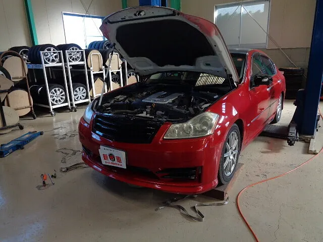 海津市　ニッサンフーガ　70.000Ｋで、ラジェータ水漏れの為に、ラジェータ取替修理