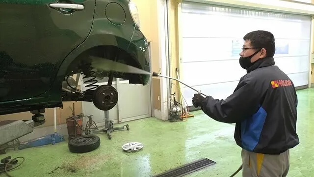 ダイハツ ブーン　下回り洗浄｜出雲市　車検・整備