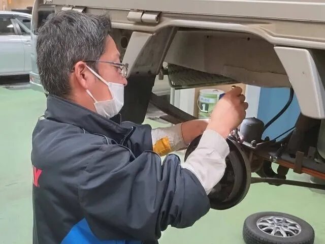 出雲市　ブレーキの効きが弱い　ブレーキ修理　スズキ キャリイ　ホイールシリンダー交換│車修理