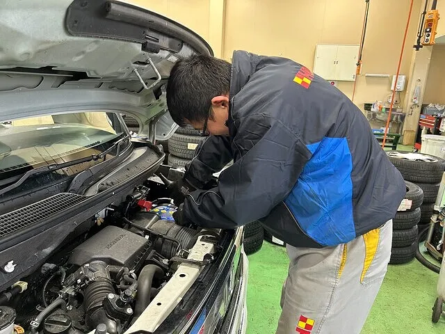 東京都江戸川区タント！ぜーんぶ込み、安心の整備、バッテリー、オイル交換、プロ塗装 出雲市 エンジンオイル交換 ダイハツ タントカスタム│車検・整備