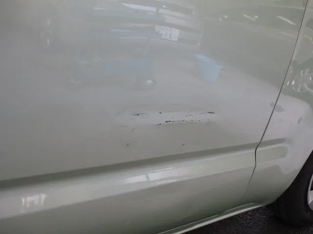 トヨタ　ポルテのドア板金塗装