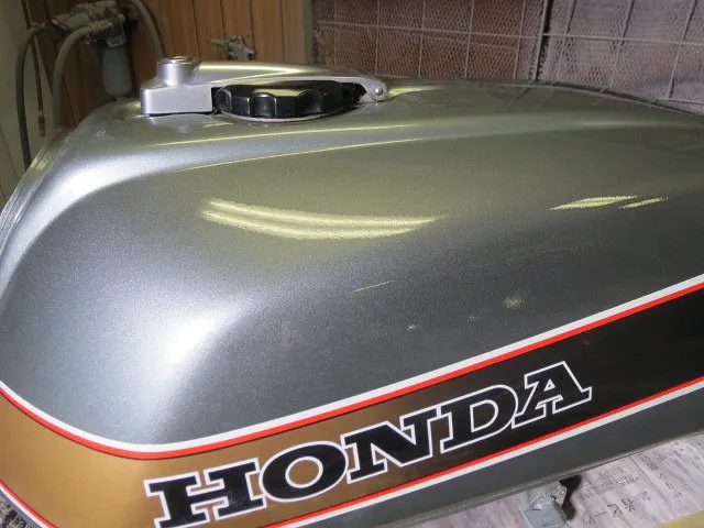 タンクの補修 CB750F 川西市 粋彩屋 ハイカラヤ
