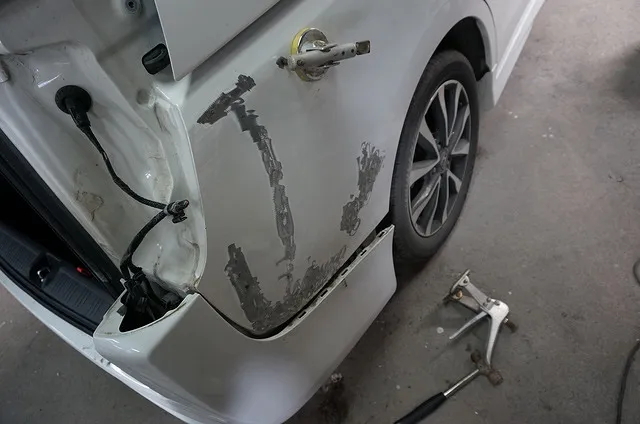 川西町 板金塗装 | ステップワゴン 右後ろのキズ・ヘコミ修理