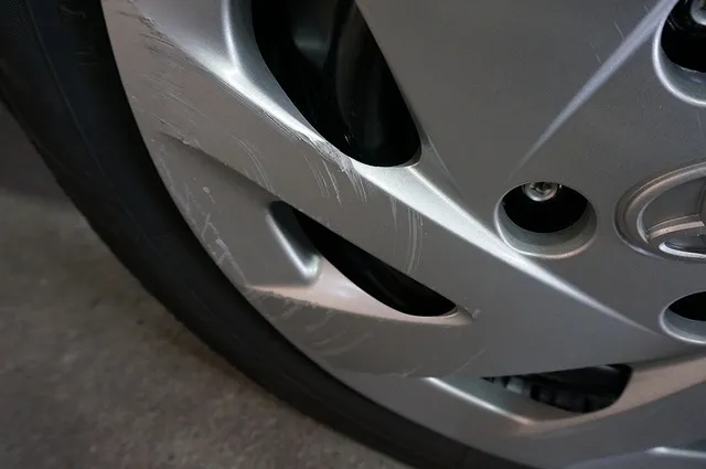 鹿屋市 鈑金塗装 | トヨタアクア 左側面（ホイール）のキズ修理