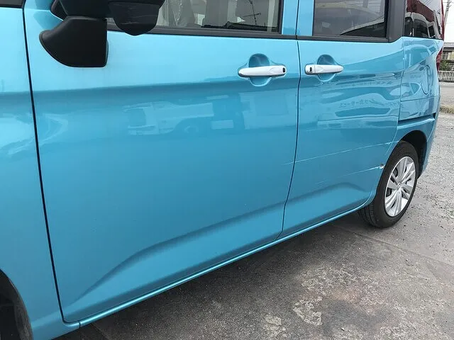 トヨタ　ルーミー　ドア鈑金　クォーター切開鈑金