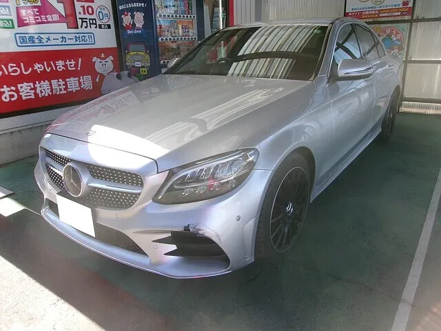 ベンツ C180　フロントバンパー交換