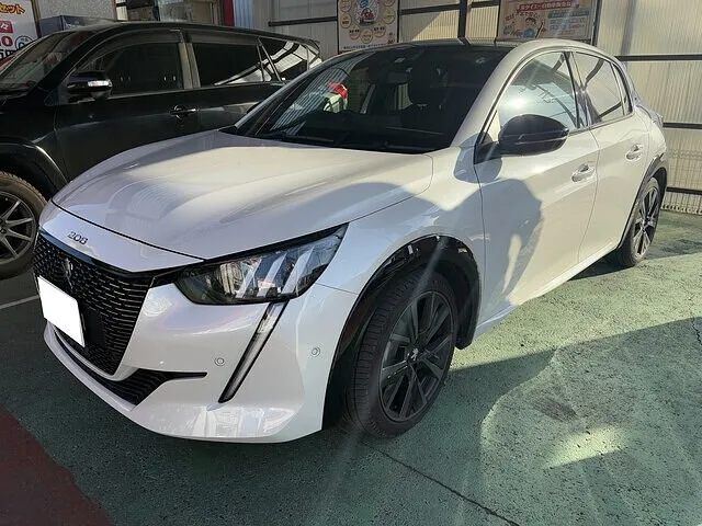 プジョー 208 ロッカーパネル鈑金修理