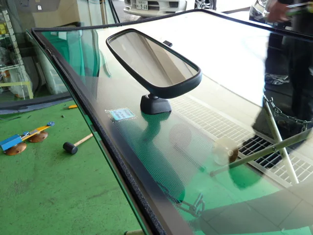 フロントガラス交換 作業の流れ 車種例：トヨタ カローラフィルダー 名古屋市守山区 名古屋自動車工業