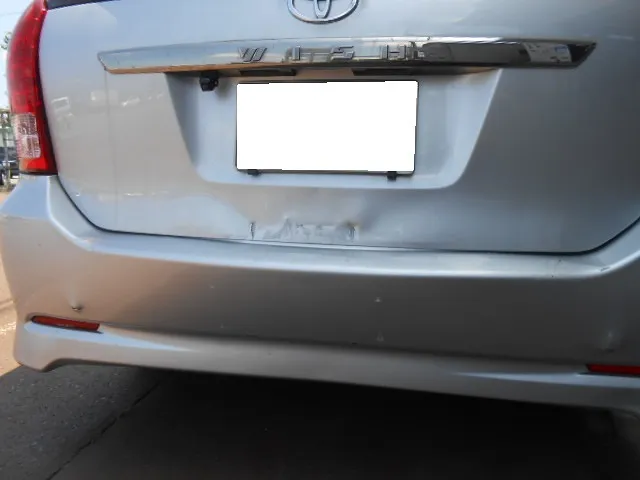トヨタ　ウィッシュ　追突事故　リアバンパー　バックドア　フレーム　　板金塗装修理　新潟市のお客様