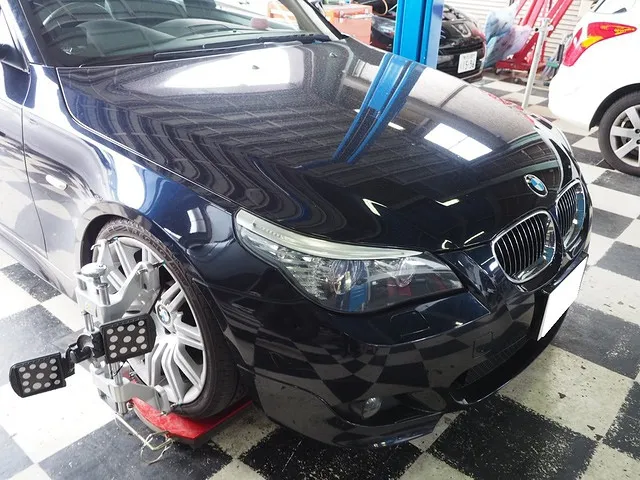 BMW E60 530i ４輪アライメント調整 小千谷市のお客様