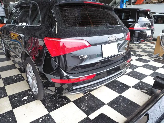 即決 アウディ　Q5　８R系　純正　リア　バンパー