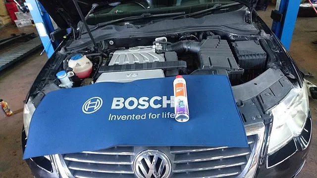 VW・パサートヴァリアント（3CAX）エンジンオイル＆オイルフィルター交換作業、他作業。 半田市 Bosch Car Service 巽自動車