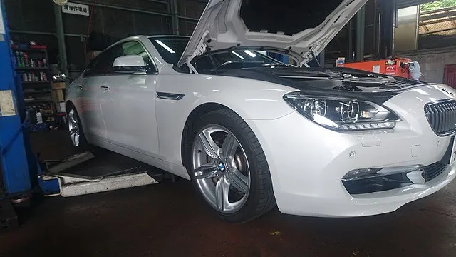 BMW640i・クーペ（Ｆ06）エンジンオイル交換作業。 半田市 Bosch Car Service 巽自動車