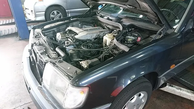 メルセデス・ベンツ300Ｅ（Ｗ124）パワーウインドウ修理＆オイル交換作業 半田市 Bosch Car Service 巽自動車