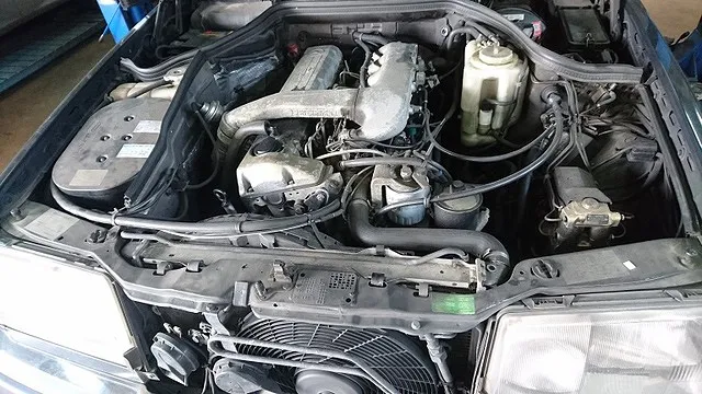 メルセデス・ベンツ300Ｅ（Ｗ124）パワーウインドウ修理＆オイル交換作業 半田市 Bosch Car Service 巽自動車