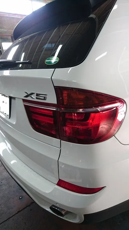 BMW X5 Xdrive (ZW30S) お持込・ブレーキパッド交換作業。 半田市 Bosch Car Service 巽自動車