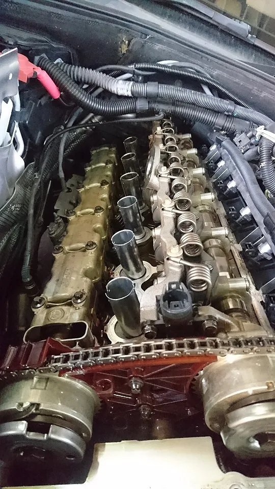 BMW528i エンジンオイル漏れ、バルブカバーPK、スパークプラグ、オイル