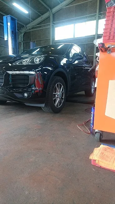ポルシェ・カイエン（92）エンジンオイル（NUTEC OIL）交換作業とコロナウィルス対策編です。