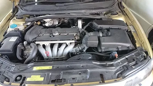 ボルボS60 2.4 エンジン始動不能 スターターモーター不良交換作業。 半田市 Bosch Car Service 巽自動車