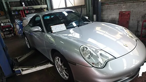 ポルシェ911カレラ（タイプ996）1年法定点検作業。