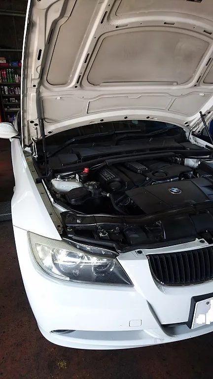 BMW320i(E90) エンジンオイル漏れ、オイルパンパッキン取替作業 愛知県名古屋市より 半田市 Bosch Car Service 巽自動車