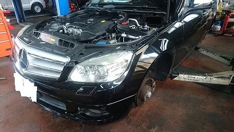 メルセデス・ベンツC200（W204）法定1年点検相当整備を行いました。