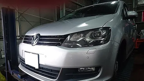VW（フォルクスワーゲン）シャラーン　お持込タイヤ（ミシュラン、プレマシー）＆ドライブレコーダー（前後タイプ）取付作業です。