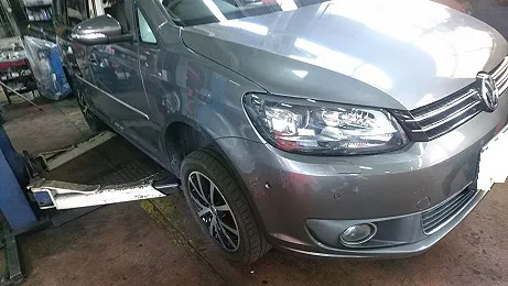 VW(フォルクスワーゲン)トゥーラン　お持込タイヤ（ミシュラン）への交換、バランス調整など。