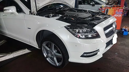 メルセデス・ベンツCLS350（W218）ブレーキ、ジャダー（振れ）鳴き、ディスクローターやブレーキパッド、エンジンオイル交換など。