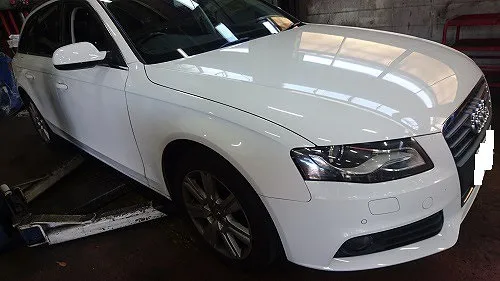 Audi(アウディ)A4 Avant　エンジンオイル(MOTUL8100X-CESS GEN2)交換。