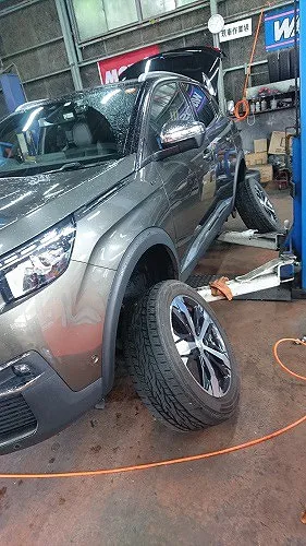 お持込やらタイヤ交換作業（プジョー、BMW1、ホンダCR-Z、アウディQ3、VWなど）