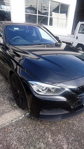 BMW320d ブレーキパッド（低ダストタイプ）ディスクローター（お持ち込み）交換作業。