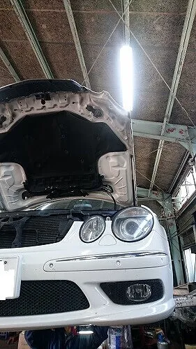 メルセデス・ベンツE55AMG(W211)EXマニ割れ、エンジンマウントなど交換やAT漏れ、ストレナー詰まり、交換やATF交換作業へ。