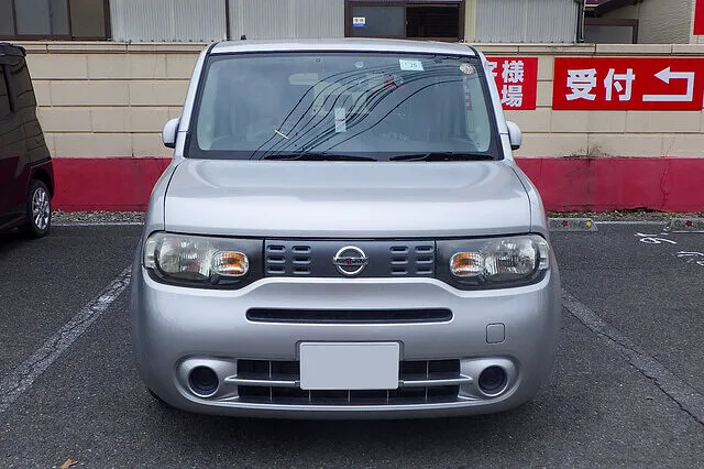 常総市　リアクォーターパネル・リアドア キズ・へこみ修理・フロントガラス交換　日産 キューブ｜鈑金塗装