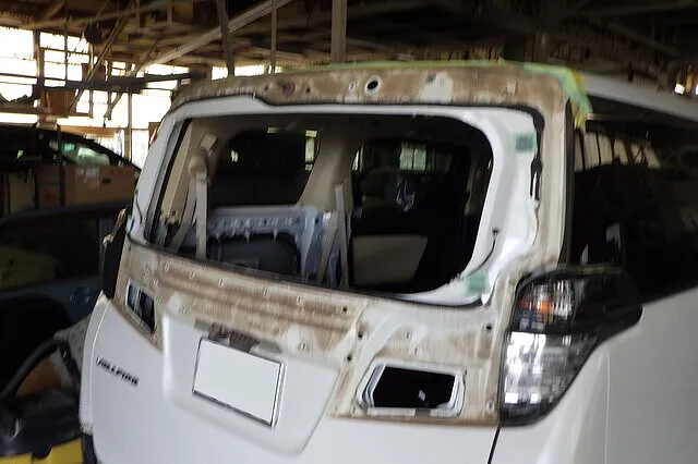 猿島郡境町　鈑金塗装｜リアガラス交換・リアゲート修理　トヨタ ヴェルファイア