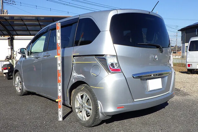 つくば市　鈑金塗装｜リアクォーターパネル カット交換　へこみ修理　ホンダ フリード G