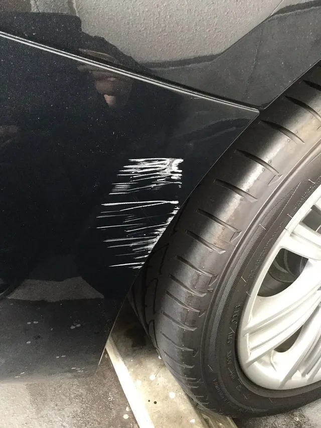 世田谷区　BMW　Rrバンパー修理