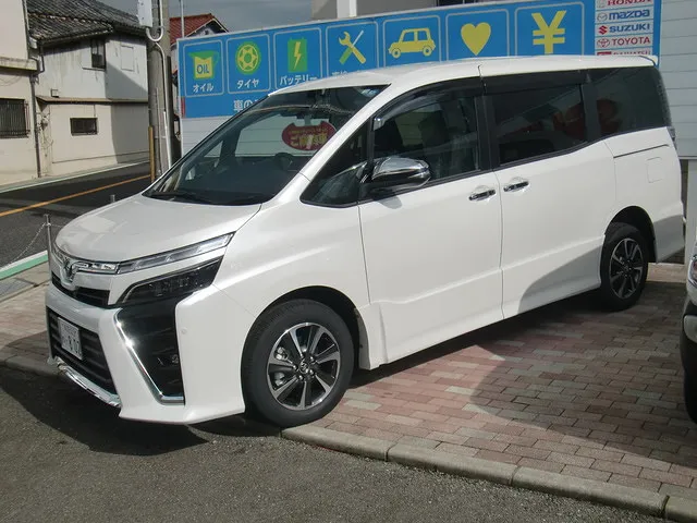 新車ご成約　トヨタ　ヴォクシー　ZRR85W　福崎町在住