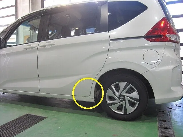 ホンダ　フリード　リアドアパネル　クォーターパネル　キズ・ヘコミ修理│大阪市平野区　鈑金塗装